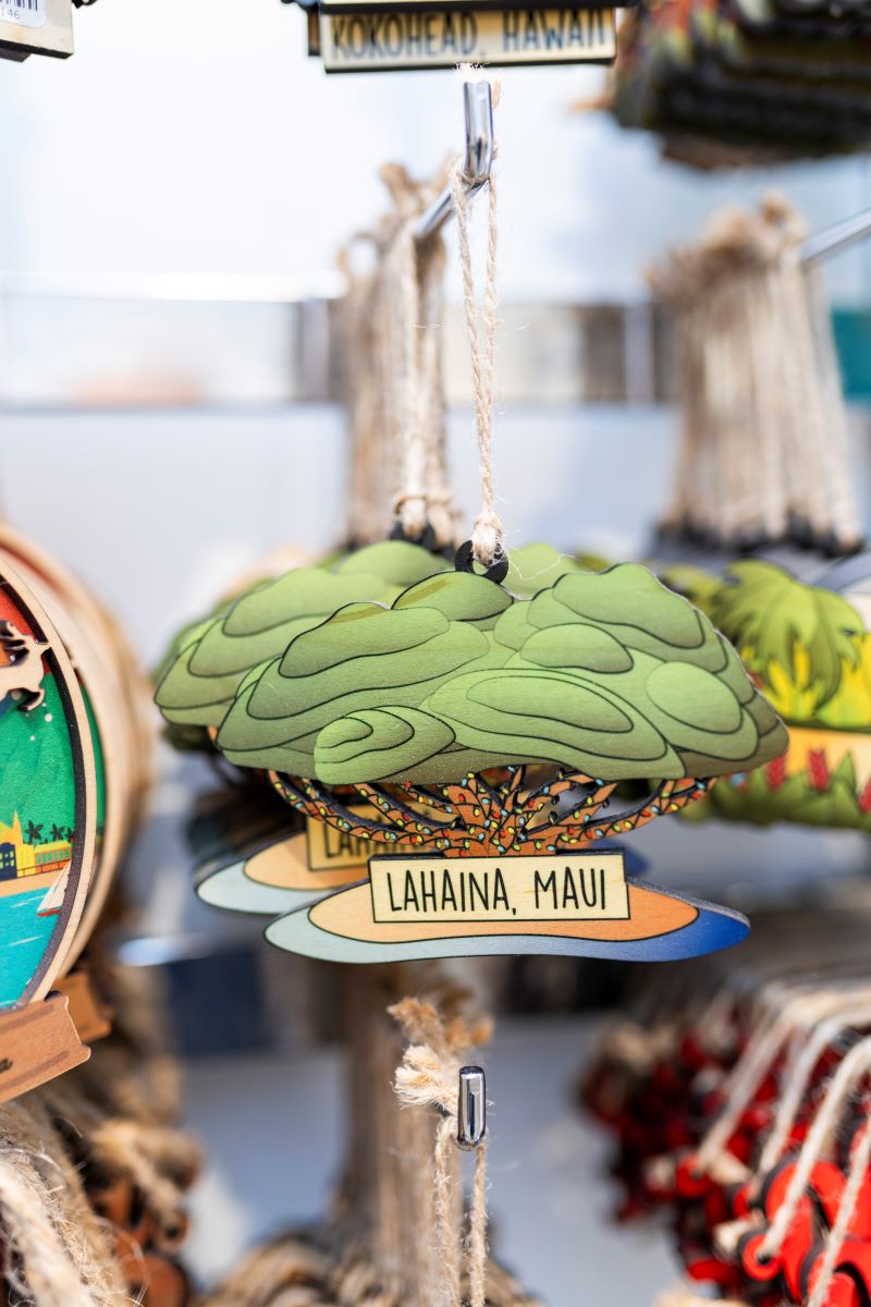 LAHAINA BANYAN TREE LIGHTS ORNAMENT