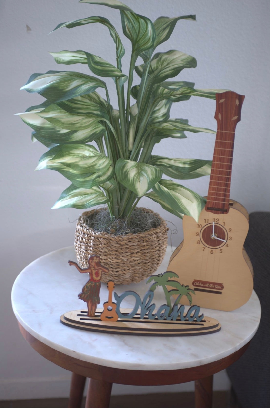 UKULELE TABLE CLOCK